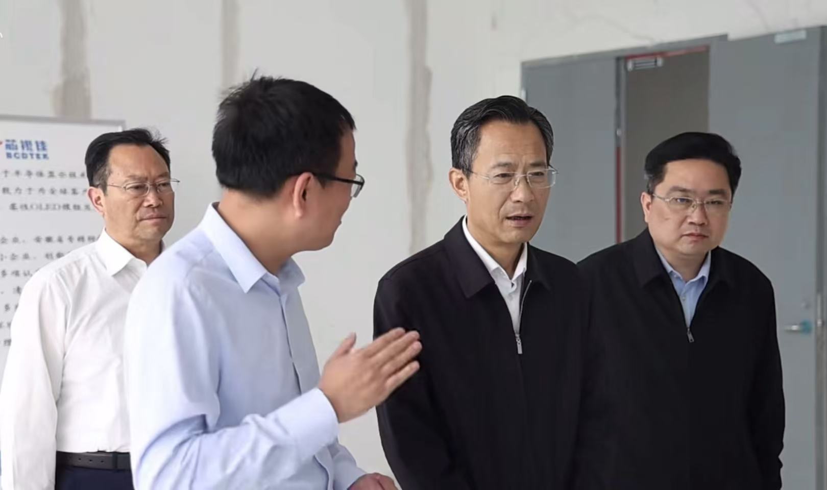 淮南市委副書記、市長張志強赴芯視佳督導(dǎo)硅基OLED項目建設(shè)情況